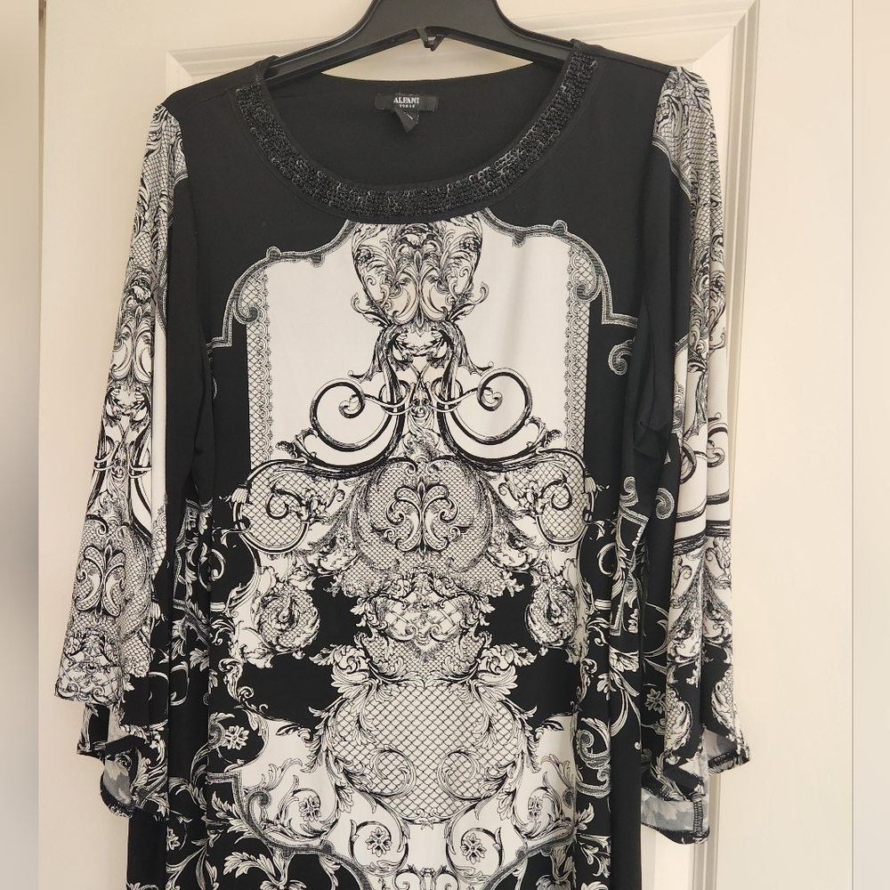 Alfani 1X Tunic b&w